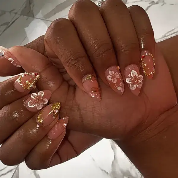 Chrome Nails vs Cat Eye Nails: Which Trend Should You Choose