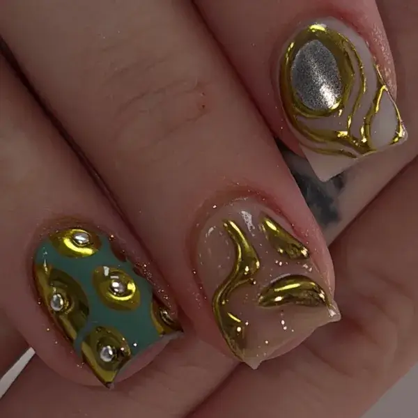Structured Gel Manicure vs Builder Gel: What's the Difference?